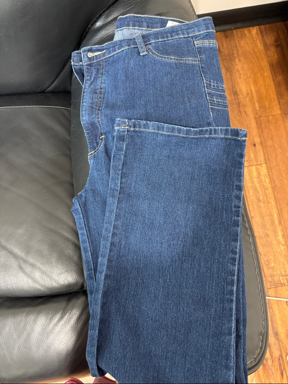 Classic Women's Boot-Cut Jeans in Dark Blue Denim